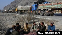 د بار وړونکو موټرو منسوبینو ته د پاکستان د ویزې حتمي کولو د دواړو هېوادونو سوداګرۍ ته مالي زیانونه اړولي