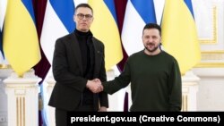 უკრაინის პრეზიდენტმა ვოლოდიმირ ზელენსკიმ (მარჯვნივ) ფინეთის პრეზიდენტ ალექსანდერ სტუბს უმასპინძლა. კიევი, 3 აპრილი, 2024.