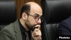 არტურ ოვანესიანი, ფაშინიანის პარტიის, „სამოქალაქო კონტრაქტის“ წევრი