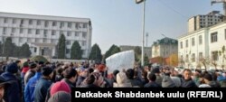 Ошто көзөмөл-кассалык машинелерди (ККМ) колдонууга каршы чыккан соодагерлер. 1-декабрь, 2023-жыл.