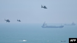 Çin hərbi helikopterləri Çinin materik hissəsində Tayvana ən yaxın nöqtələrdən biri olan Pintan adasının yanından uçur.