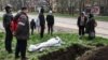 Мариуполдогу тозок: туш келди көмүлгөн маркумдар