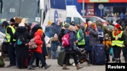 НБУ запевняє, що не встановлював жодних обмежень на безготівкові розрахунки, зокрема лімітів щодо сум здійснення операцій із використанням платіжних карток за кордоном