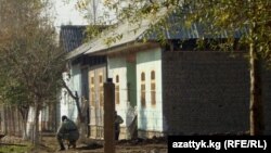 Чек арадагы үйлөр