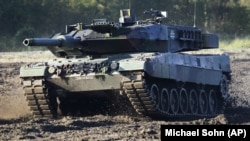 Leopard 2 მედიისთვის გამართულ საჩვენებელ ღონისძიებაზე. გერმანია. 2011 წლის 28 სექტემბერი