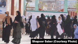 مسدود ماندن مکاتب دخترانه در افغانستان دشواری های فراوانی را در برابر دانش آموزان قرار داده است.