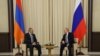 Встреча премьер-министра Армении Никола Пашиняна (слева) и президента России Владимира Путина в  Ново-Огарёве, 19 апреля 2022 г. 