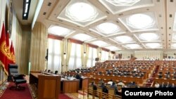 Жогорку Кеңещ. Иллюстрациялык сүрөт.