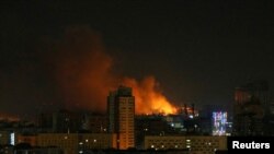კვამლი და ცეცხლი კიევში დაბომბვის დროს, 2022 წლის 26 თებერვალი.