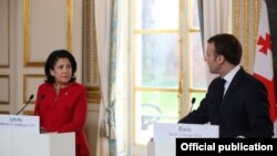 ფოტო არქივიდან: სალომე ზურაბიშვილი საქართველოს პრეზიდენტი (მარცხნივ) ემანუელ მაკრონი საფრანგეთის პრეზიდენტი (მარჯვნივ)