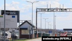 Літоўскі пункт пропуску ў Медніках. Архіўнае фота 