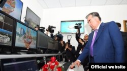 Тажикстандын президенти Эмомали Рахмон жаңы телеканалдын ачылышында, 1-март, 2016-жыл.