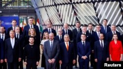 Лидеры ЕС и президент Украины Владимир Зеленский во время одного из саммитов в Брюсселе 