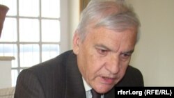 اقتصادي کارپوه، محمد امین فرهنګ