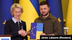  ურსულა ფონ დერ ლაიენი, ვოლოდიმირ ზელენსკი. 