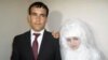 Зафар Пиров и Раджабби Хуршед в день свадьбы. Фото из семейного альбома