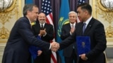 Kazakhstan - President Kassym-Jomart Tokayev and US Commerce Secretary Howard Lutnick applauds signing locomotive deal. 22 September 2025
