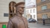 Скульптура царскага паліцыянта ў Менску