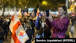 თამარ ჩერგოლეიშვილი მიმდინარე აქციას ეხმაურება. ფოტო 13 სექტემბრის აქციიდან