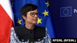ევროკომისარი გაფართოების საკითხებში რადიო თავისუფლებასთან საქართველოს შესახებ საუბრობს.