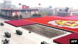 Москва снова предложила Вашингтону следить за ракетными программами третьих стран вместе. Ракетный щит КНДР на апрельском параде в Пхеньяне