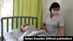Баткенде 8-майдагы чек ара чатагында жарадар болгон чек арачы Султанбек уулу Мирбек.
