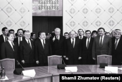 Постсоветтік мемлекеттер басшылары Алматы декларациясына қол қою кезінде. 21 желтоқсан 2016 жыл.