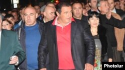 На первом плане  - Гагик Царукян И Эдуард Бабаян (слева)