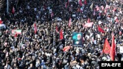 انلاین خپرو شویو ویډیوګانو کې ښکاري چې  بې ساه خلک د سړک پر غاړه پراته دي او نور ناري وهي او هڅه کوي چې له ټپیانو سره مرسته وکړي.
