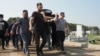Тела жертв нападения на школу в столице российского региона Татарстан переданы их семьям, в Казани проходят похороны, <a href="https://d3i338sos3aphe.cloudfront.net/a/31250989.html" target="_blank">сообщает Радио Азаттык</a>
