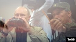Россиялъул президент В. Путиница халккун буго "Кавказ - 2012" абурал рагъулазул ругьунлъиязда хадуб. 17сент2012