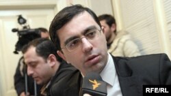 В ответ на вопрос, участвует ли в перераспределении сфер влияния в бизнесе сам Гарибашвили, Кукава с уверенностью отвечает: «Кончено, без Гарибашвили такие вопросы решить невозможно»