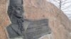 Памятная шыльда на камяні ў Мерачоўшчыне