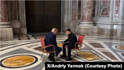 ტრამპი და ზელენსკი 