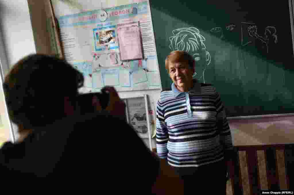 Бұл суретте бейнеленген адам - 73 жастағы тұрғын Марина Марченко.&nbsp;Ван Хелтен: &quot;Оның көзінен мейірім көрдім. Суретімде жергілікті сипат болса екен дедім&quot; дейді.