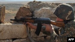 Военнослужащий АО НК на позициях (архив)