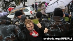 Зьміцер Дашкевіч пасьля затрыманьня амапаўцамі
