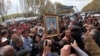 Армения - Процессия родственников Люкса Степаняна в знак протеста направляется в Ереван с телом убитого солдата, Ереван, 18 мая 2013 г.  