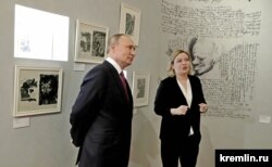 ვლადიმირ პუტინი და რუსეთის კულტურის მინისტრი ოლგა ლუბიმოვა