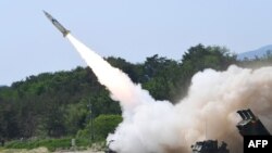 ليرې واټن ويشتونکی يو توغندی 