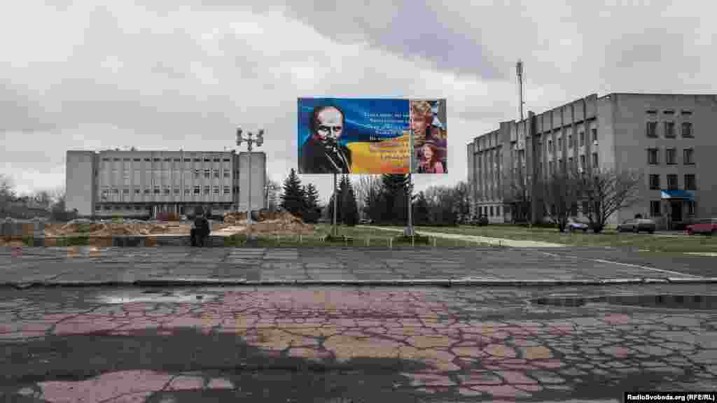Попасная қаласының орталық алаңы. Тұрғындар &quot;сепаратистердің оккупациясынан кейін мұндағы жұрт Украинаны жақтайтын болды&quot; дейді. &nbsp;