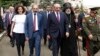 Премьер-министр Армении Никол Пашинян и президент Карабаха Бако Саакян в Степанакерте, 9 мая 2018 г.