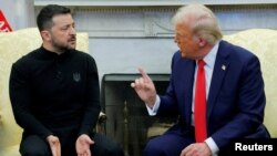 Президент США Дональд Трамп и с президент Украины Владимир Зеленский в Белом доме. Вашингтон, 28 февраля 2025 года
