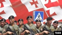 Спекуляции относительно возможного умышленного подрыва имиджа министра обороны подпитывает и то, что на 8 ноября намечен съезд «Свободных демократов», на котором, возможно, председателем партии может стать вновь Ираклий Аласания