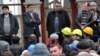 Оппоненты новых поправок обращают внимание на то, что строгие требования к работодателю могут серьезно притормозить процесс привлечения зарубежных инвестиций