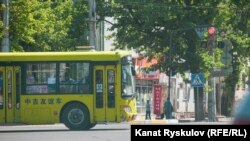 Бишкекте чектөөлөр 1-майдан тарта алына баштаган. Коомдук транспорттун жүрүүсүнө 25-майдан тартып уруксат берилген.