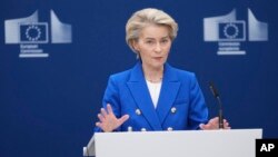 «Мы помогаем экономике страны держаться курса и восстанавливать критическую инфраструктуру, поврежденную российской агрессией», заявила президент Еврокомиссии Урсула фон дер Ляйен