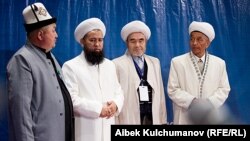 Руслан ажы Жумагулов, Максатбек ажы Токтомушев, Кимсанбай ажы Абдрахманов жана Дүйшөнбек ажы Өтөнбай уулу.