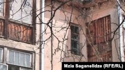 დაზიანებული შენობა ვალეში