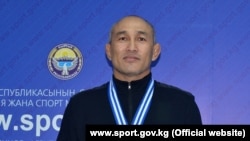 Эркин күрөш боюнча ардагерлер арасында дүйнө чемпиону Чынарбек Изабеков